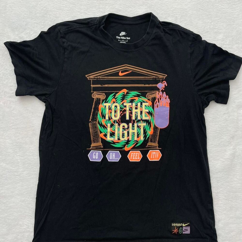 NIKE BLACK NEON TO THE LIGHT TEE size M